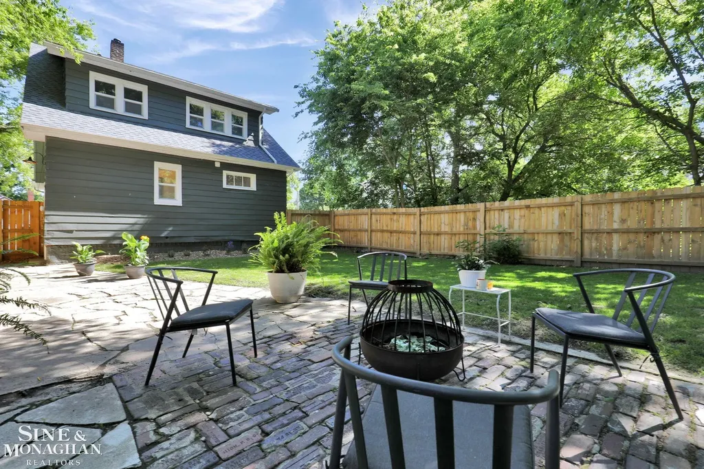 1113 W Michigan Avenue Lansing City MI 48915