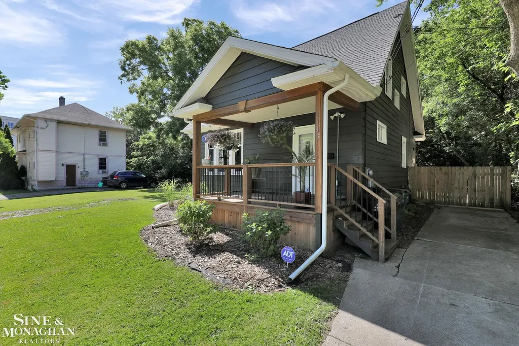 1113 W Michigan Avenue Lansing City MI 48915