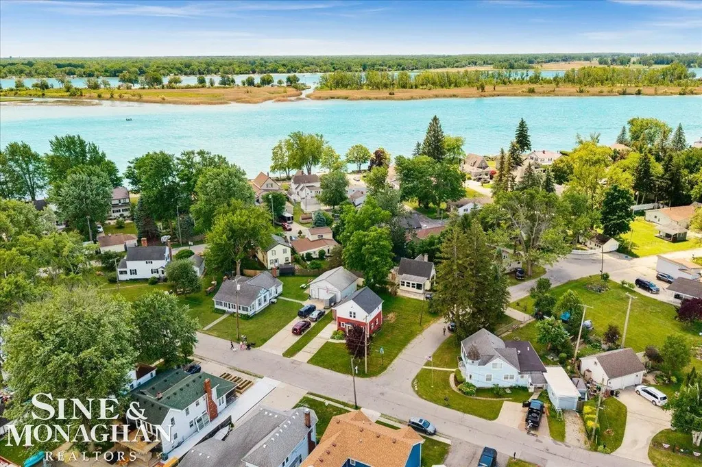 447 Ruskin Drive Algonac City MI 48001