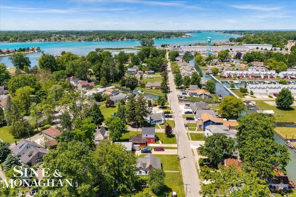 447 Ruskin Drive Algonac City MI 48001