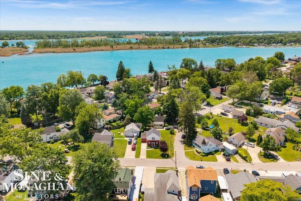 447 Ruskin Drive Algonac City MI 48001