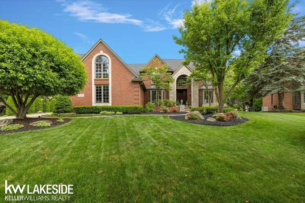 1387 Pebble Ridge Drive Rochester City MI 48307