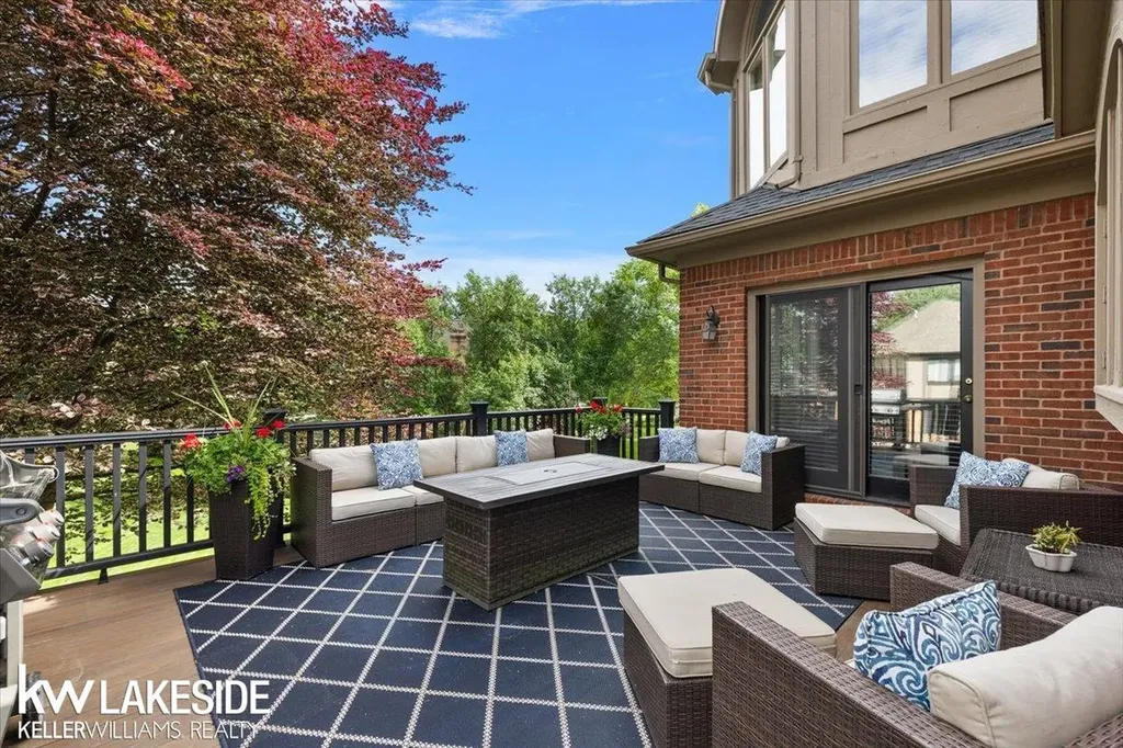 1387 Pebble Ridge Drive Rochester City MI 48307