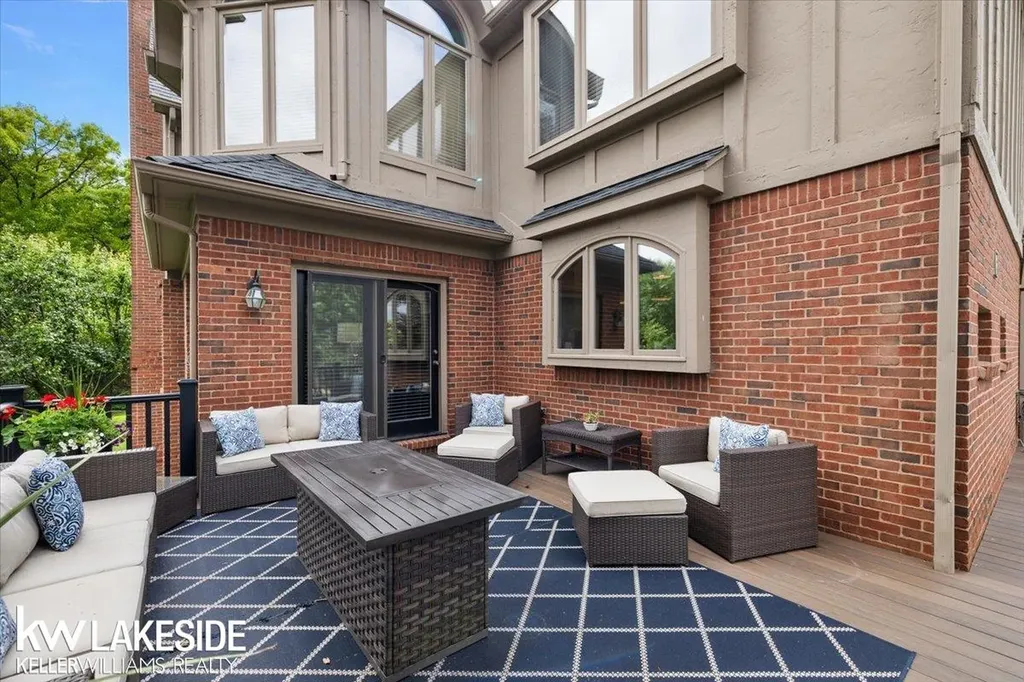 1387 Pebble Ridge Drive Rochester City MI 48307
