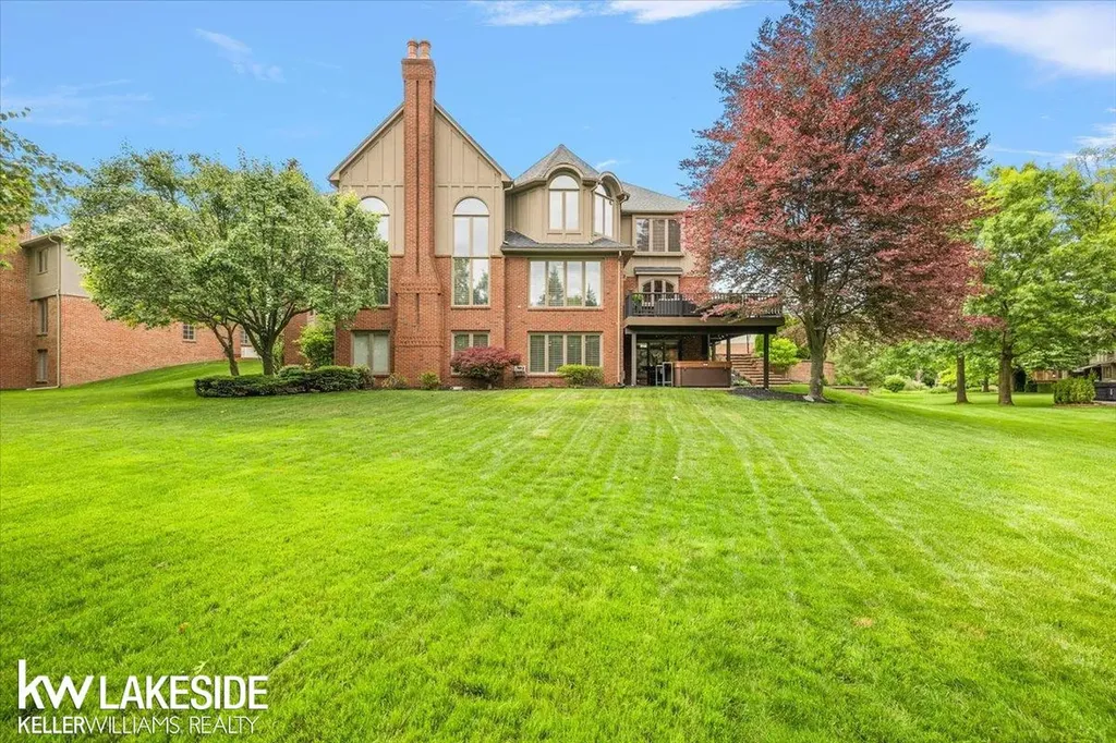 1387 Pebble Ridge Drive Rochester City MI 48307