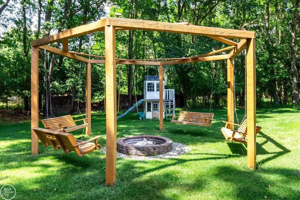 5426 Murray Court Waterford Charter Township MI 48327