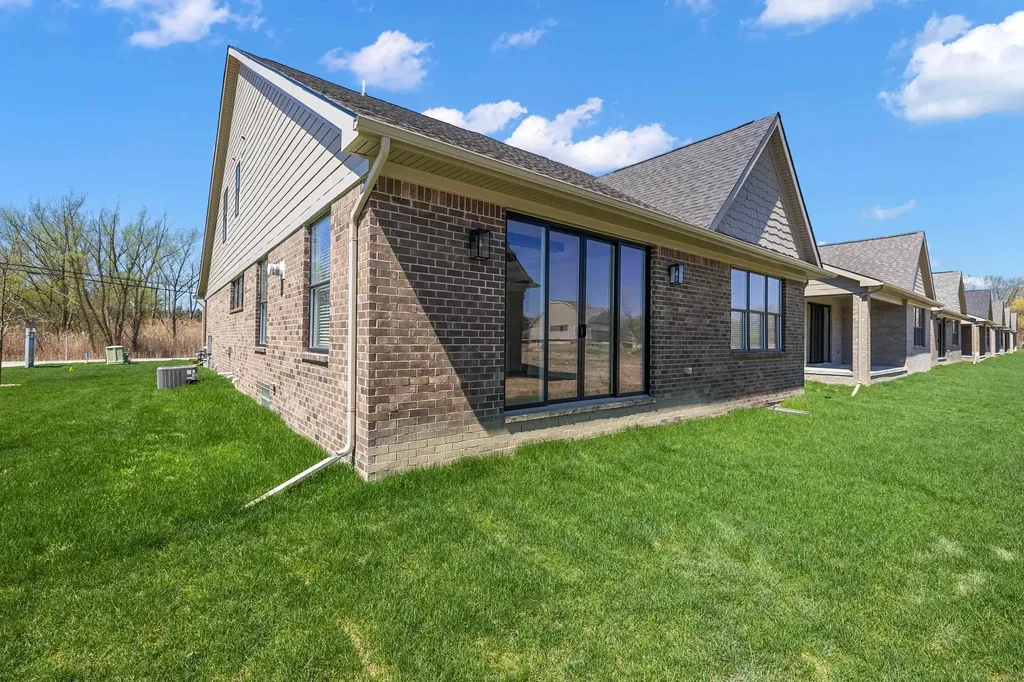 5932 Willow Grove Drive Troy City MI 48085