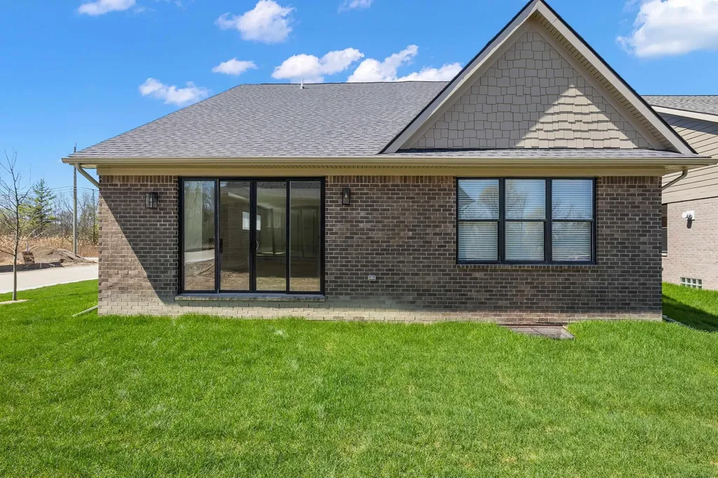 5932 Willow Grove Drive Troy City MI 48085