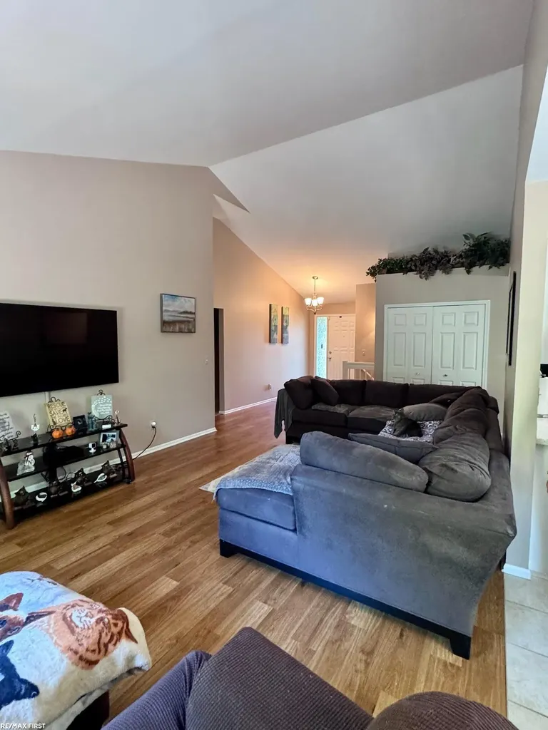 15330 Pebble Pointe Court Clinton Charter Township MI 48038