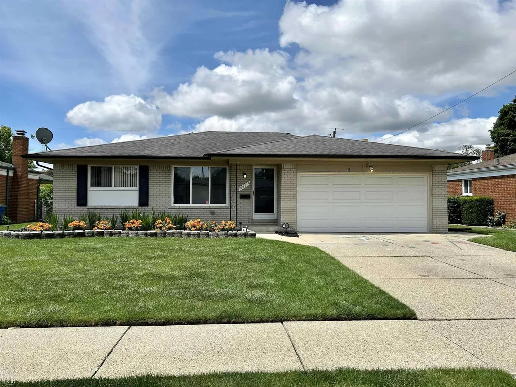 25219 Rubin Road Warren City MI 48089
