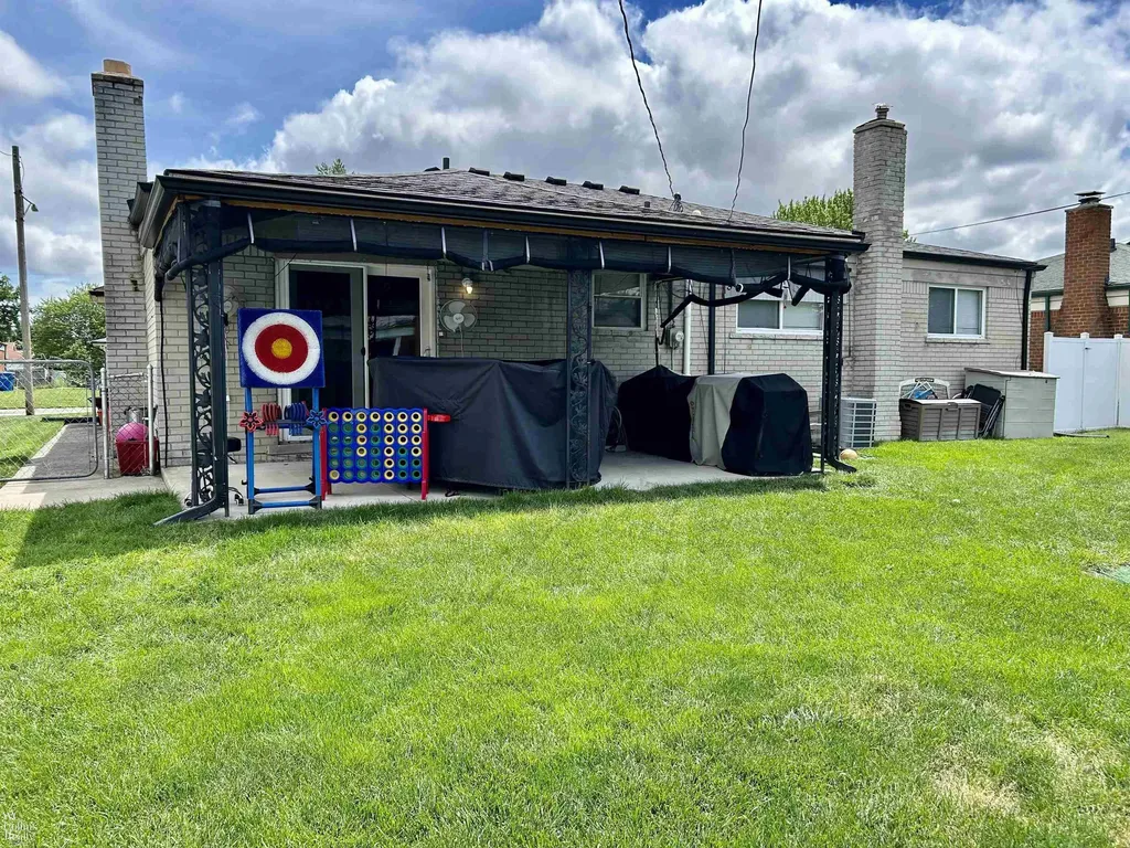25219 Rubin Road Warren City MI 48089