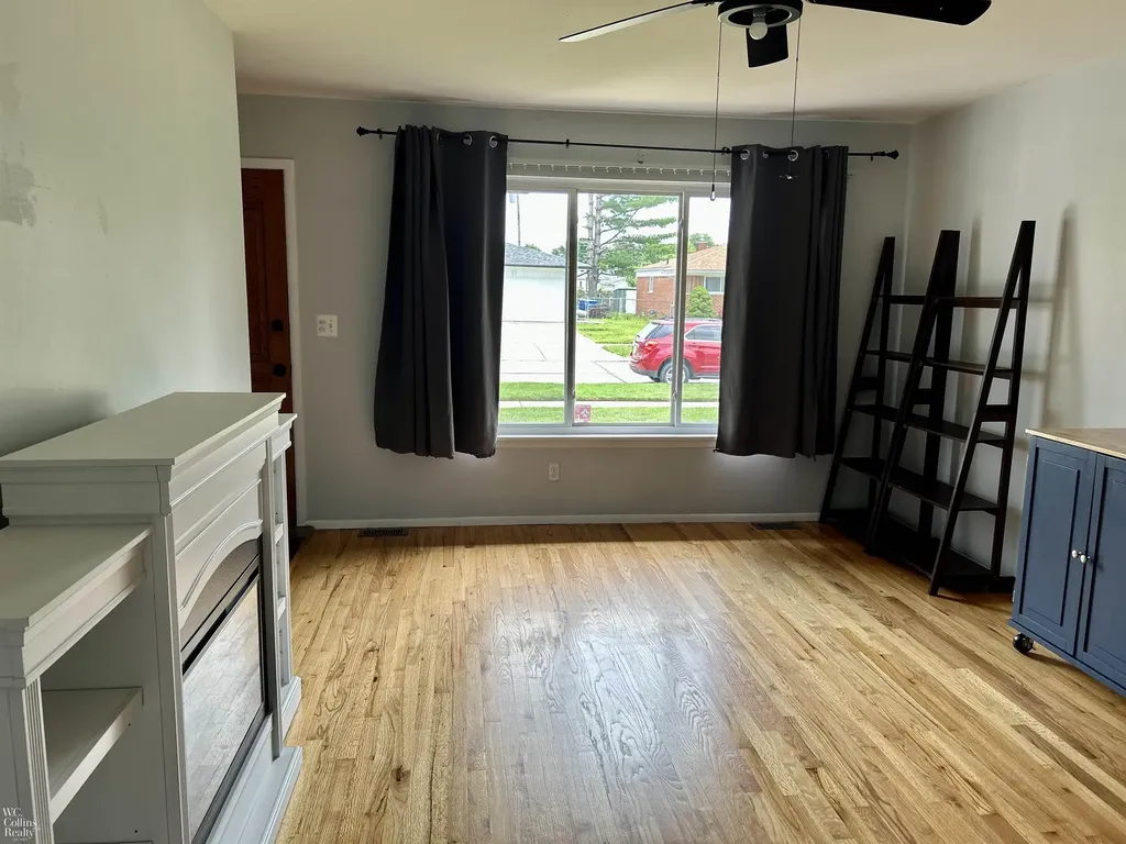 25219 Rubin Road Warren City MI 48089
