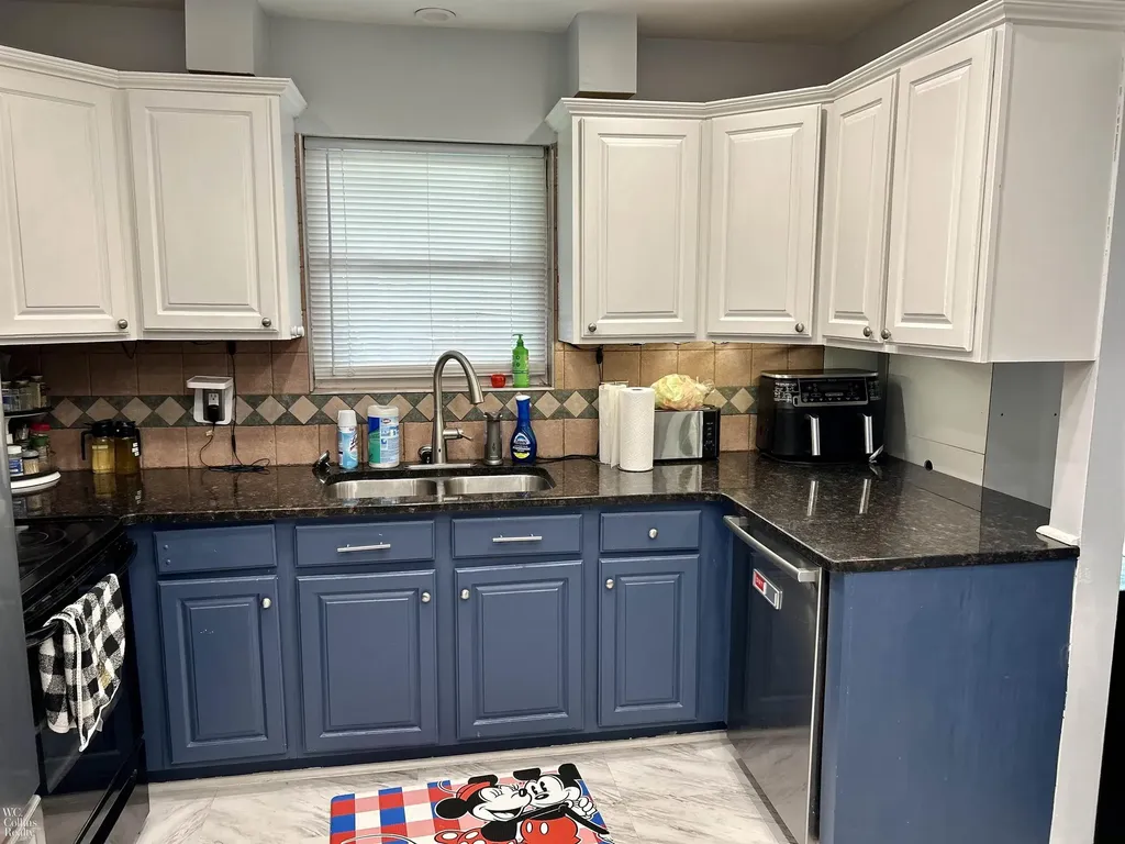 25219 Rubin Road Warren City MI 48089