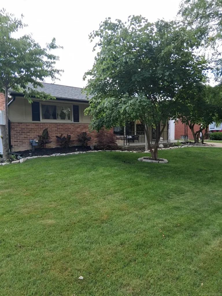30230 Rosebriar Street St. Clair Shores City MI 48082