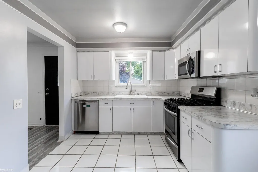 4153 Norbert Street Warren City MI 48091