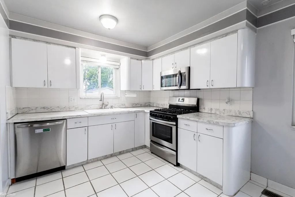 4153 Norbert Street Warren City MI 48091