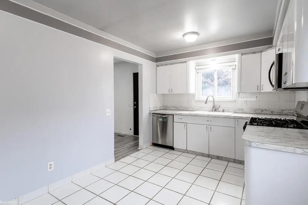 4153 Norbert Street Warren City MI 48091