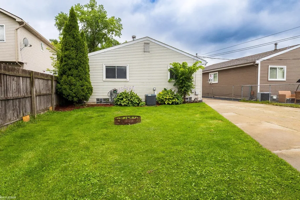 4153 Norbert Street Warren City MI 48091