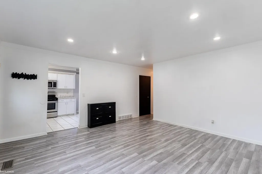 4153 Norbert Street Warren City MI 48091