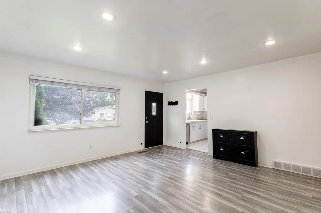 4153 Norbert Street Warren City MI 48091