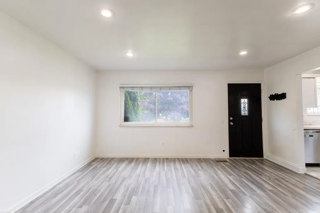4153 Norbert Street Warren City MI 48091