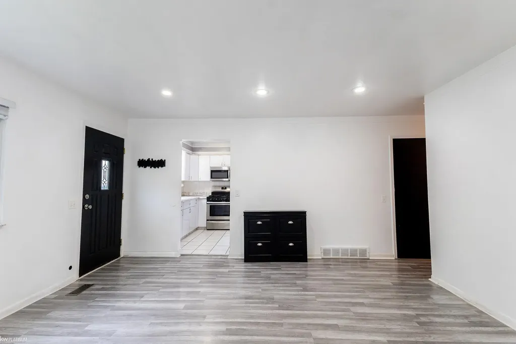 4153 Norbert Street Warren City MI 48091