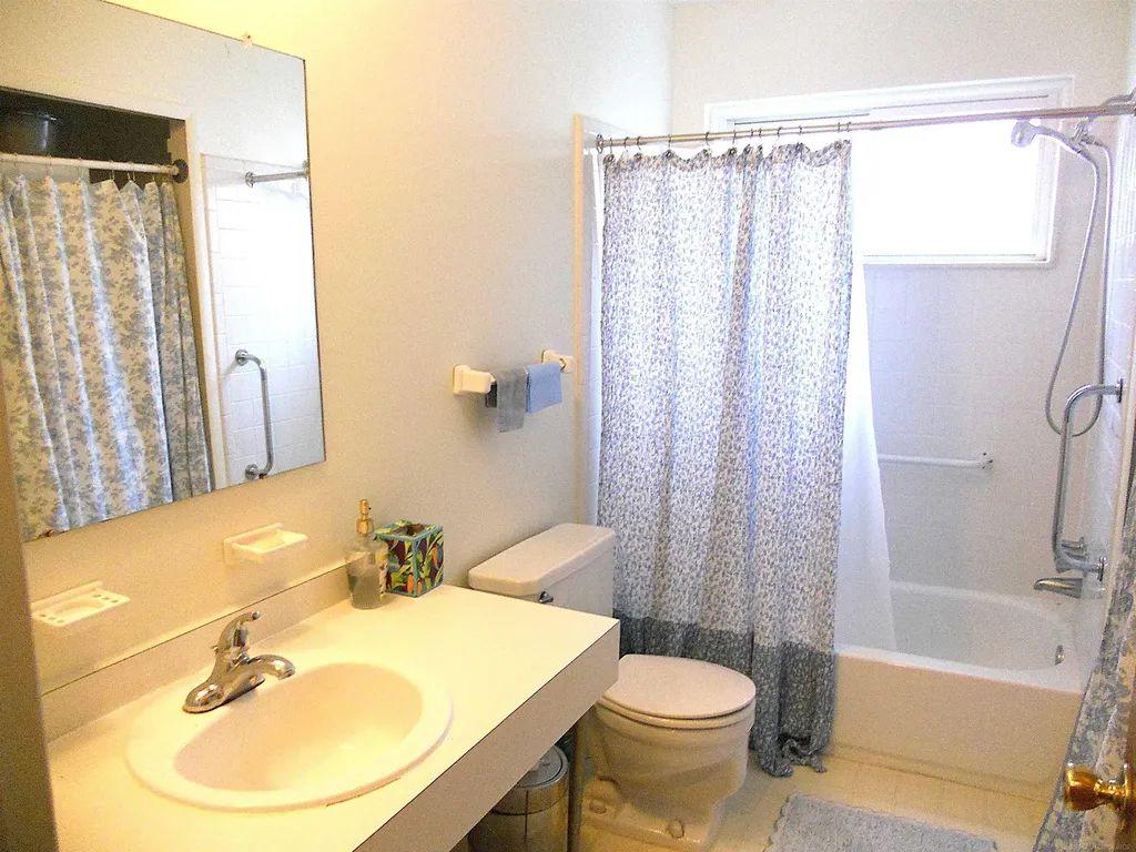 8147 Busko Street Warren City MI 48093