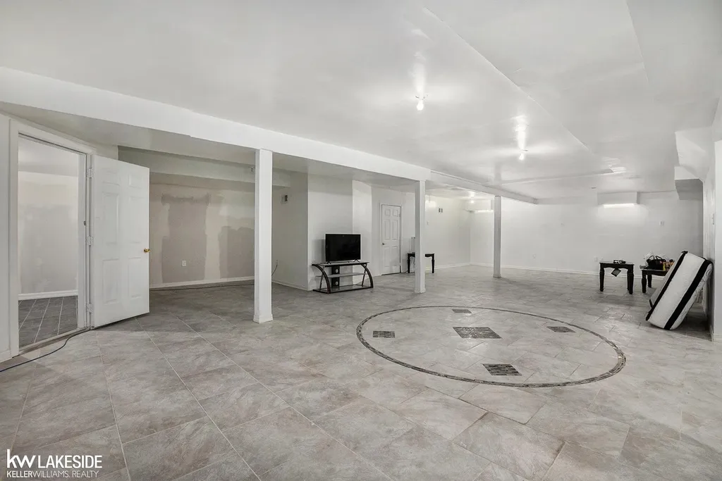 2679 Larch Drive Sterling Heights City MI 48314