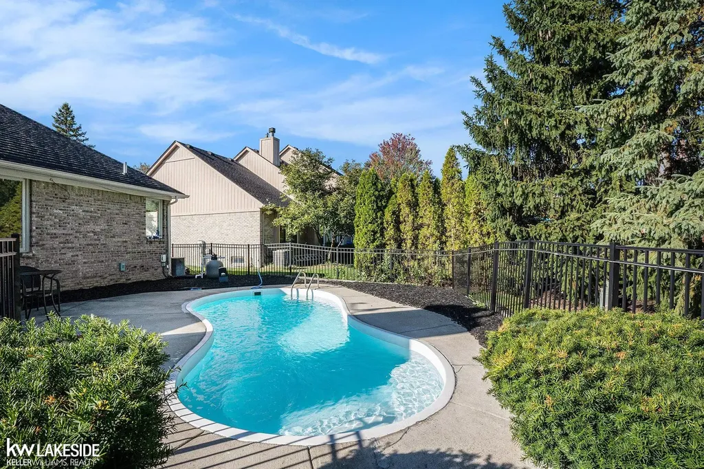 2679 Larch Drive Sterling Heights City MI 48314