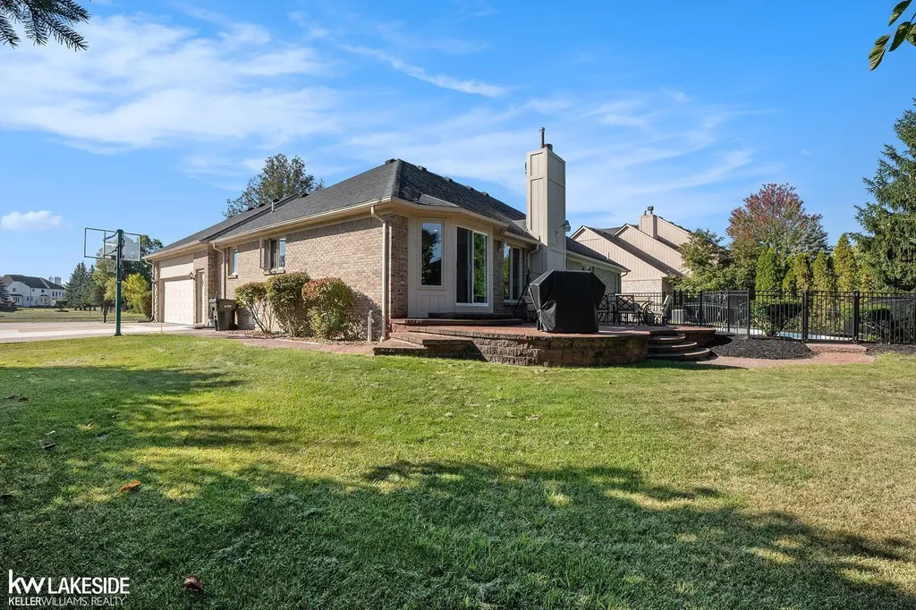 2679 Larch Drive Sterling Heights City MI 48314