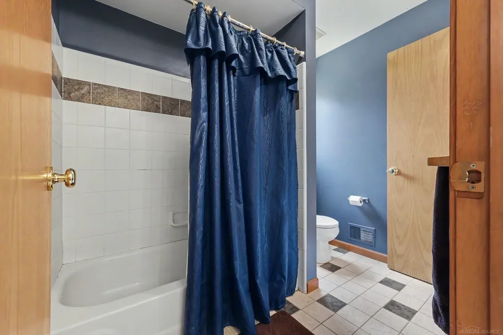 3189 Huntington Circle Washington Township MI 48094