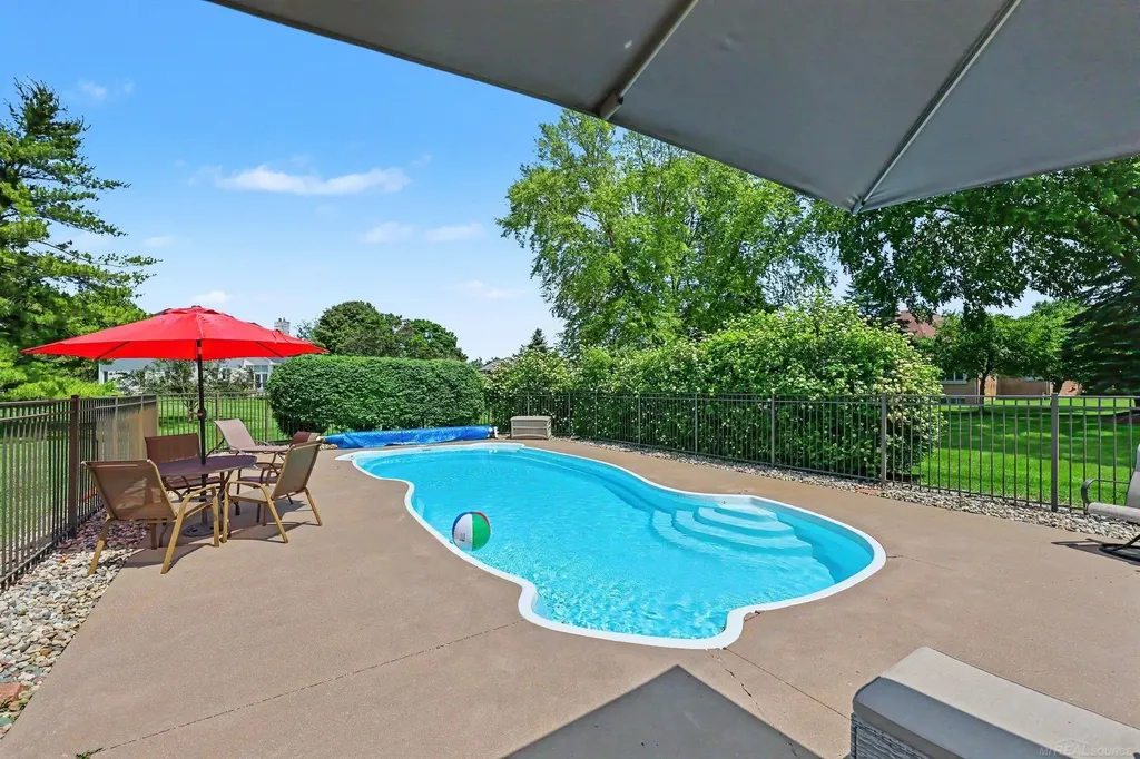 3189 Huntington Circle Washington Township MI 48094