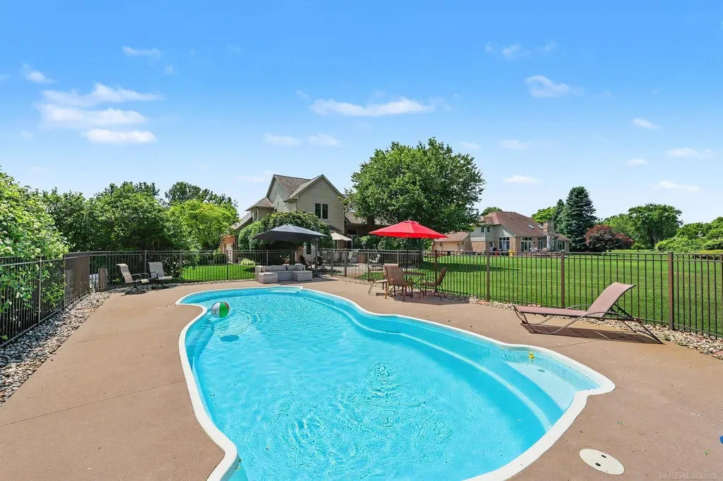 3189 Huntington Circle Washington Township MI 48094