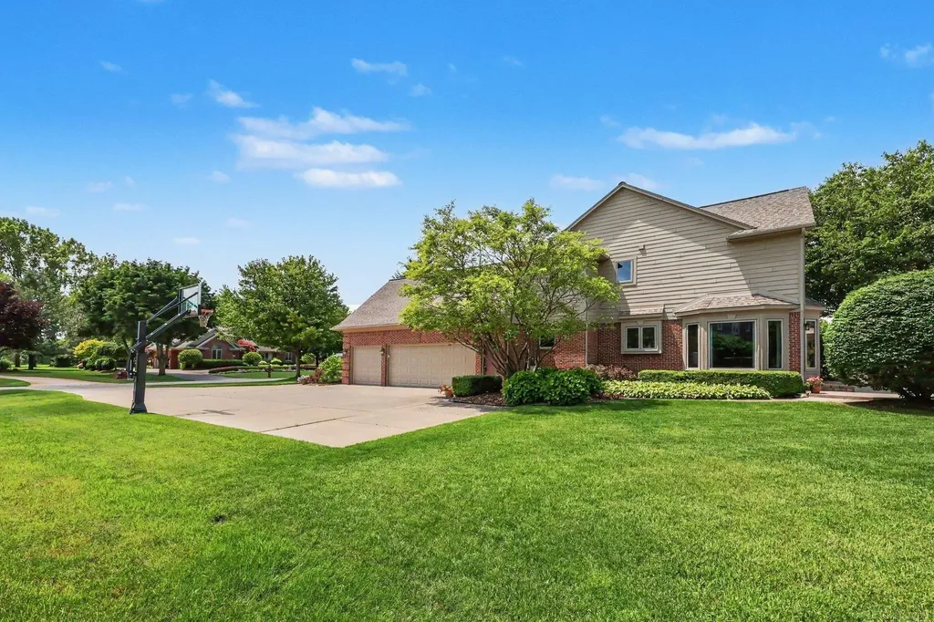 3189 Huntington Circle Washington Township MI 48094