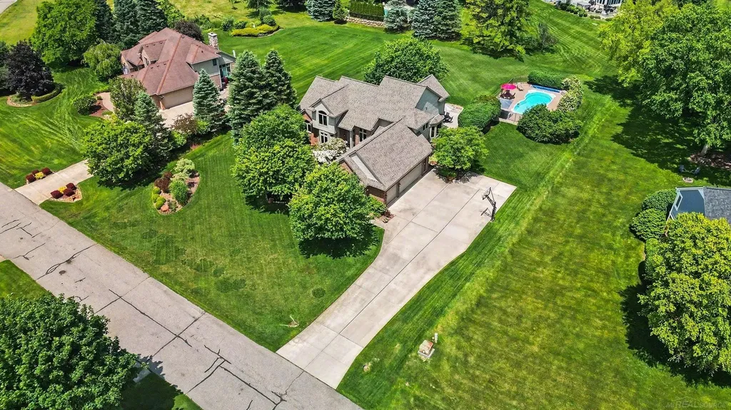 3189 Huntington Circle Washington Township MI 48094