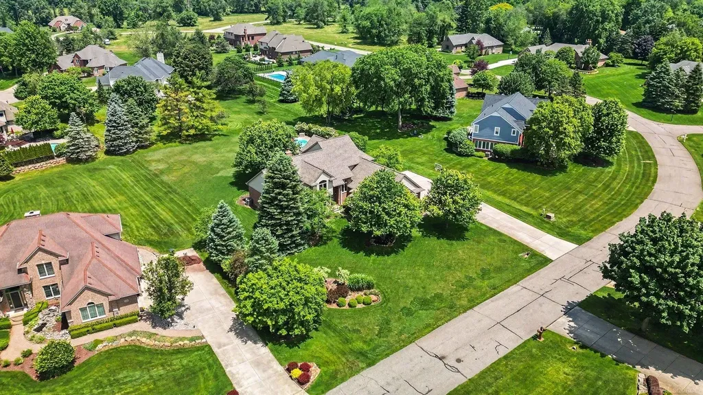 3189 Huntington Circle Washington Township MI 48094