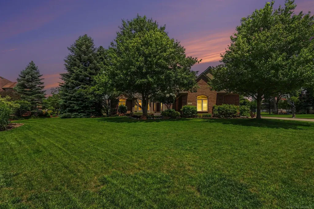 3189 Huntington Circle Washington Township MI 48094