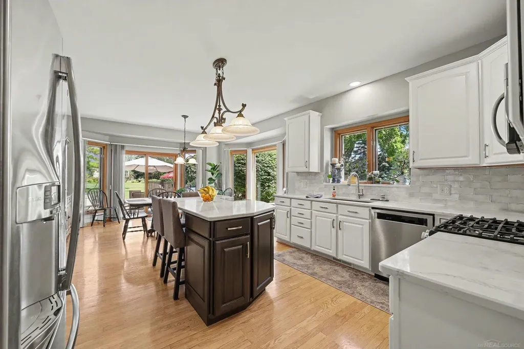 3189 Huntington Circle Washington Township MI 48094