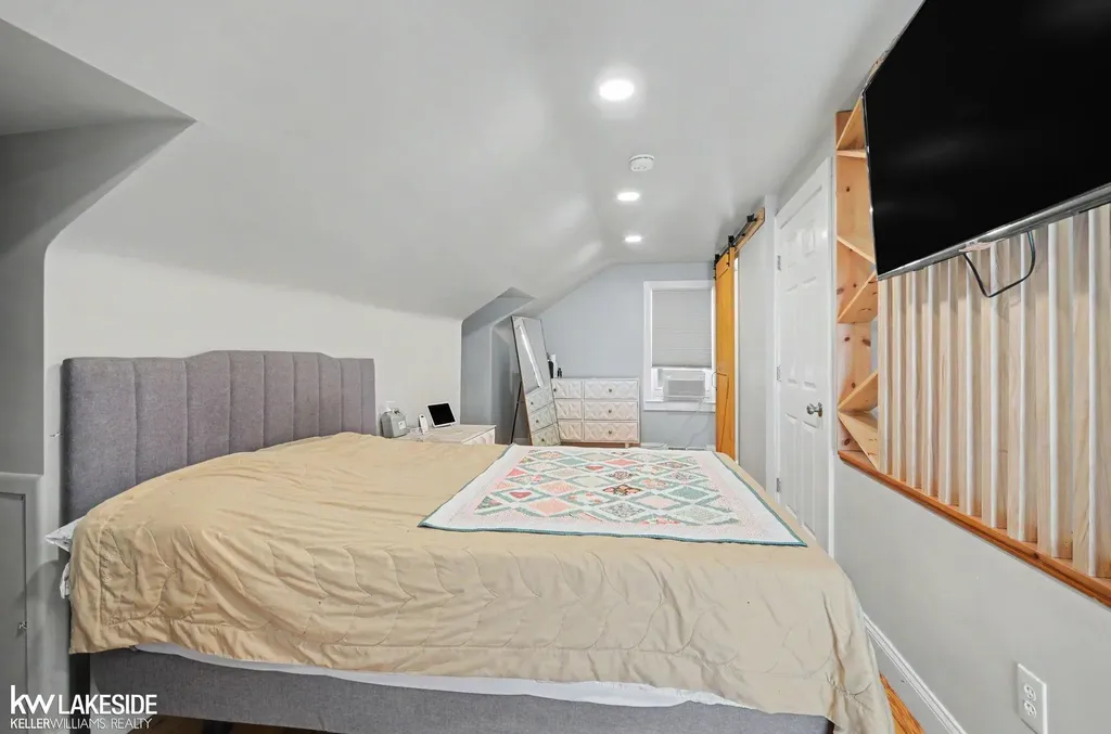 1011 Hoffman Avenue Royal Oak City MI 48067
