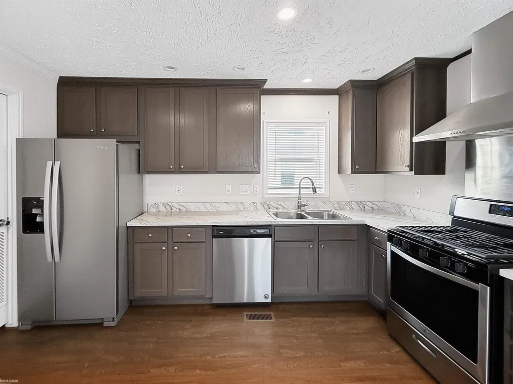 16228 Notre Dame Street Clinton Charter Township MI 48038
