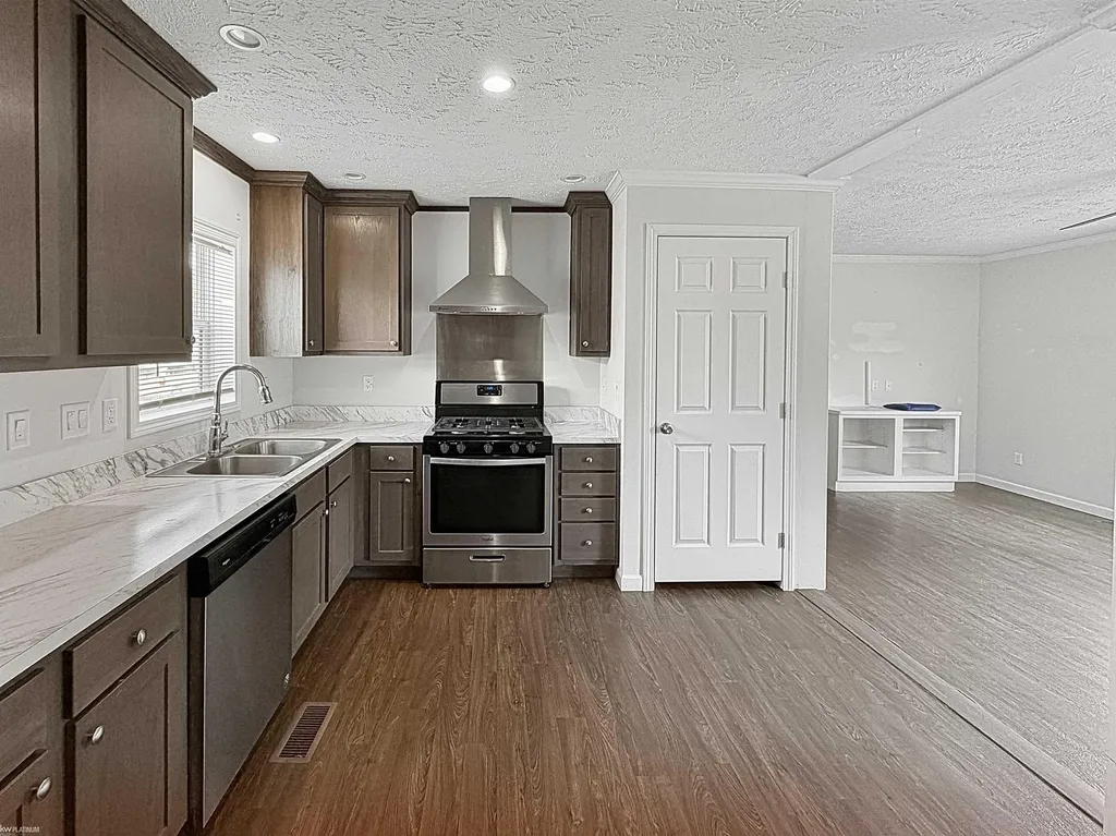 16228 Notre Dame Street Clinton Charter Township MI 48038