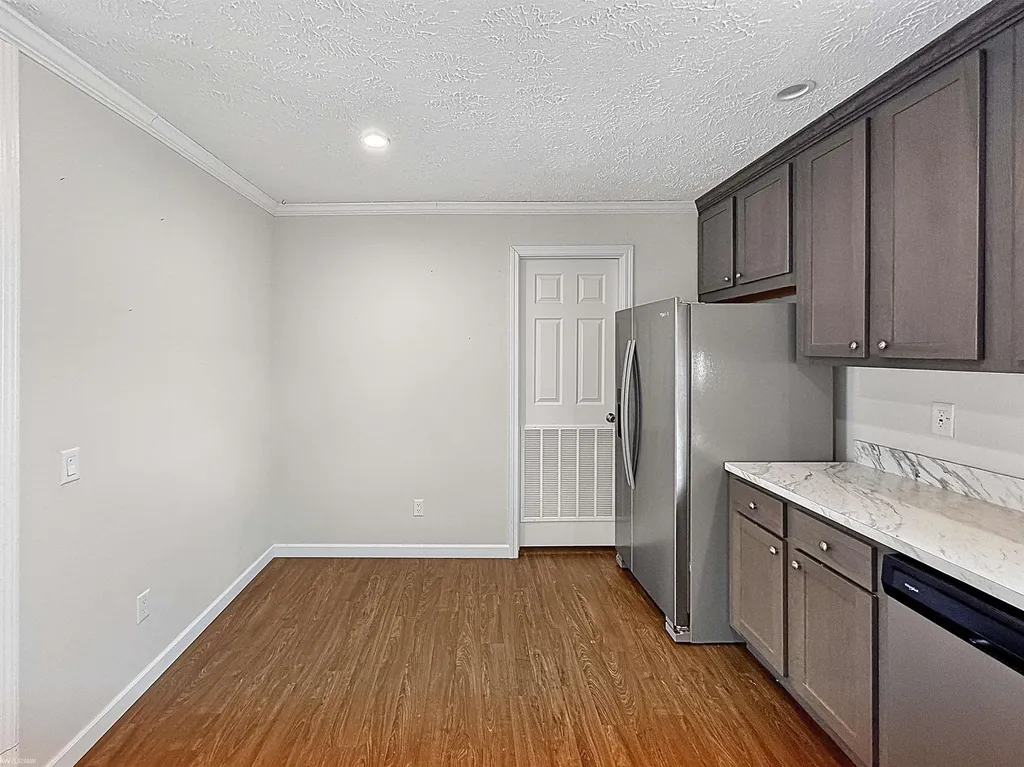 16228 Notre Dame Street Clinton Charter Township MI 48038