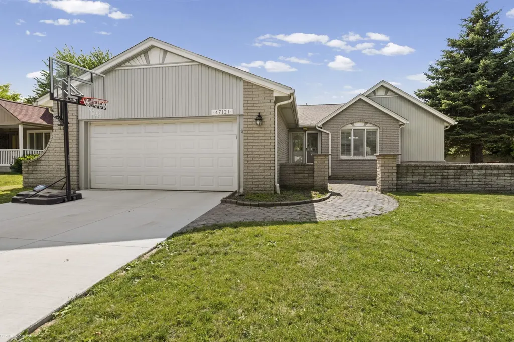 47121 Barbara Road Macomb Township MI 48044