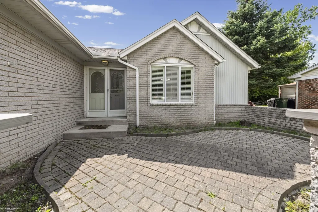 47121 Barbara Road Macomb Township MI 48044