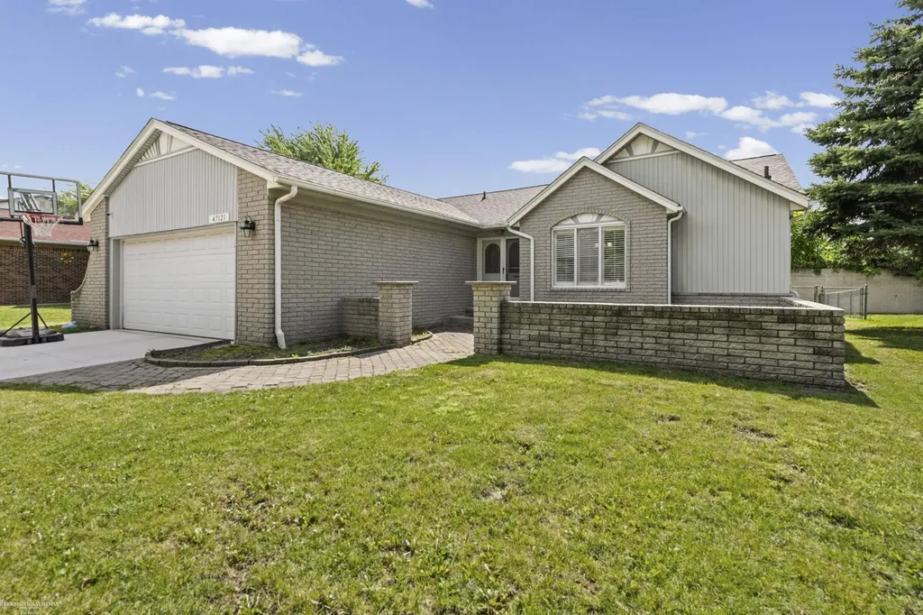 47121 Barbara Road Macomb Township MI 48044