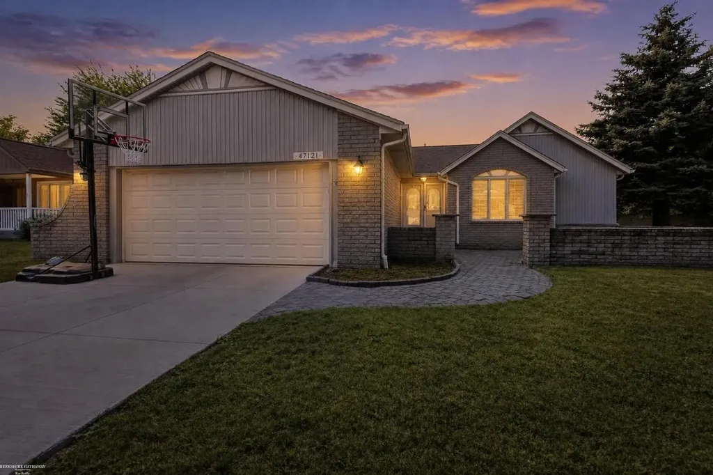 47121 Barbara Road Macomb Township MI 48044