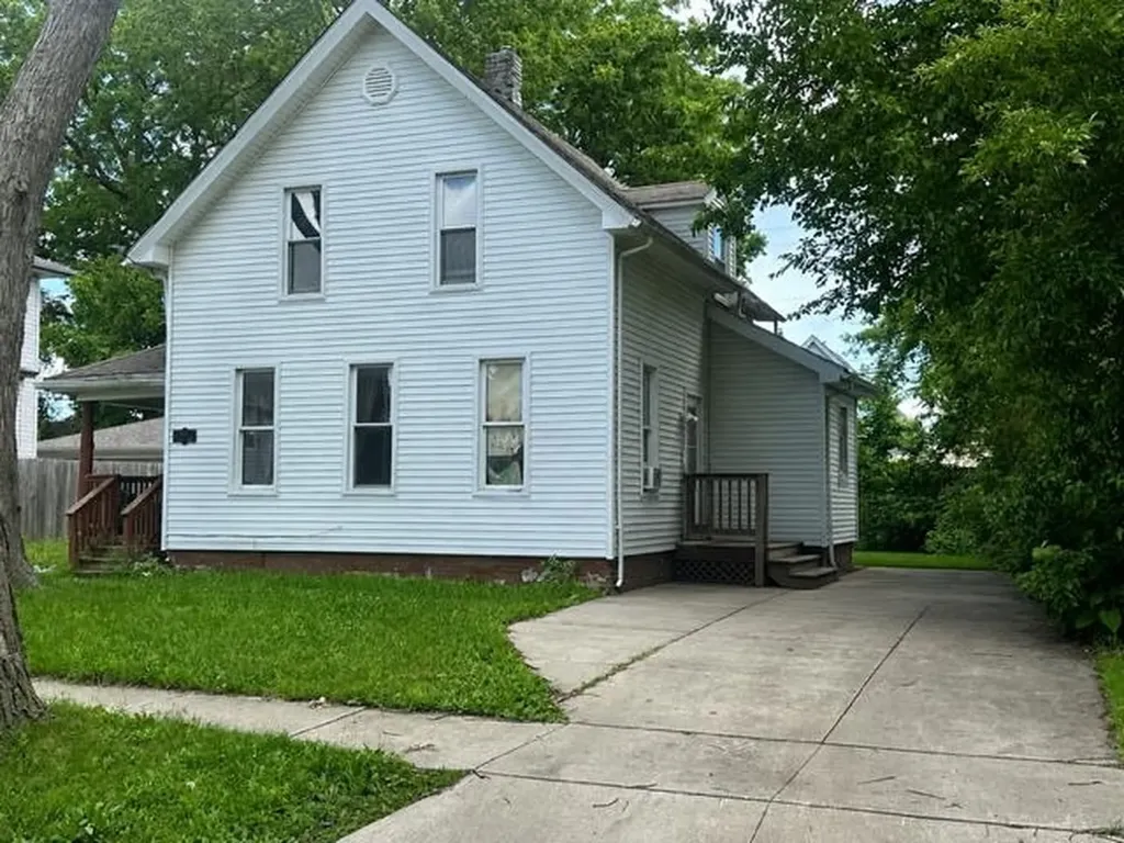109 South Avenue Mt. Clemens City MI 48043