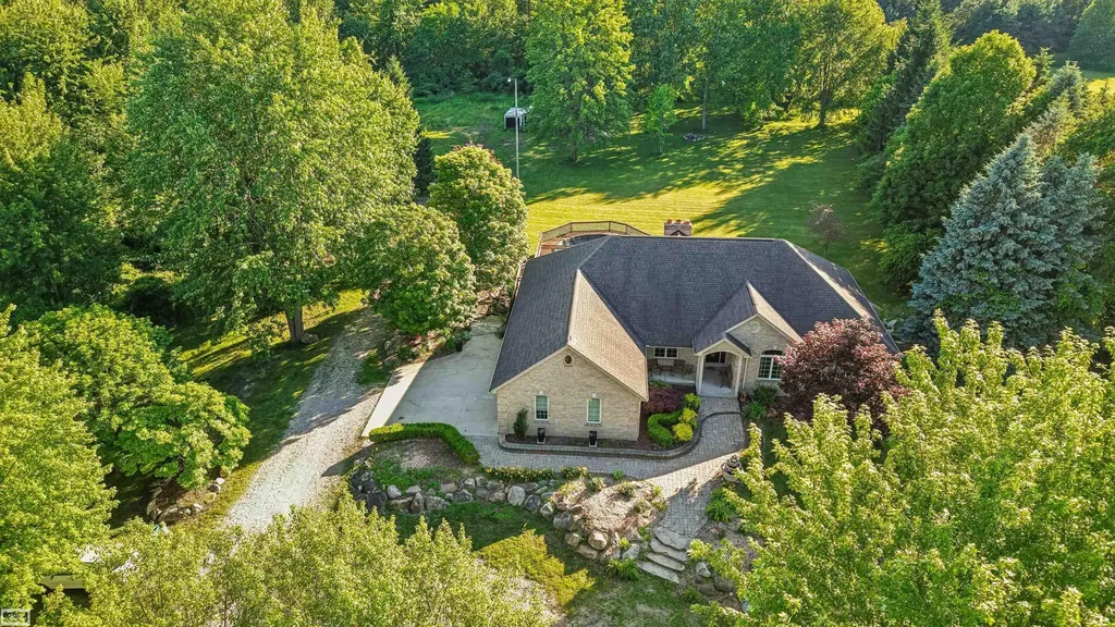 1902 Bauman Road Columbus Township MI 48063