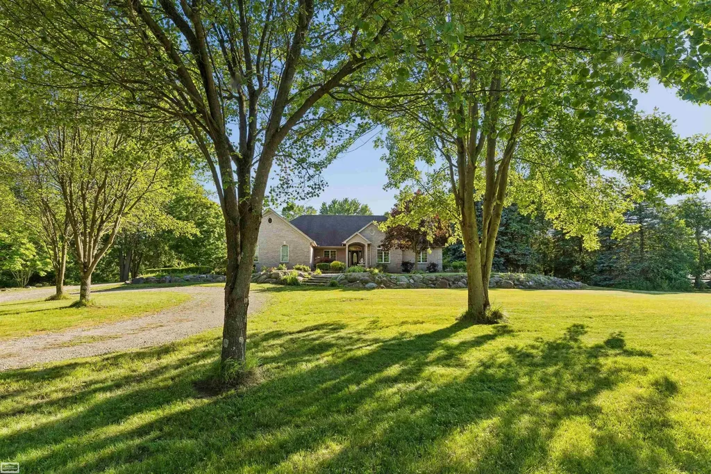 1902 Bauman Road Columbus Township MI 48063