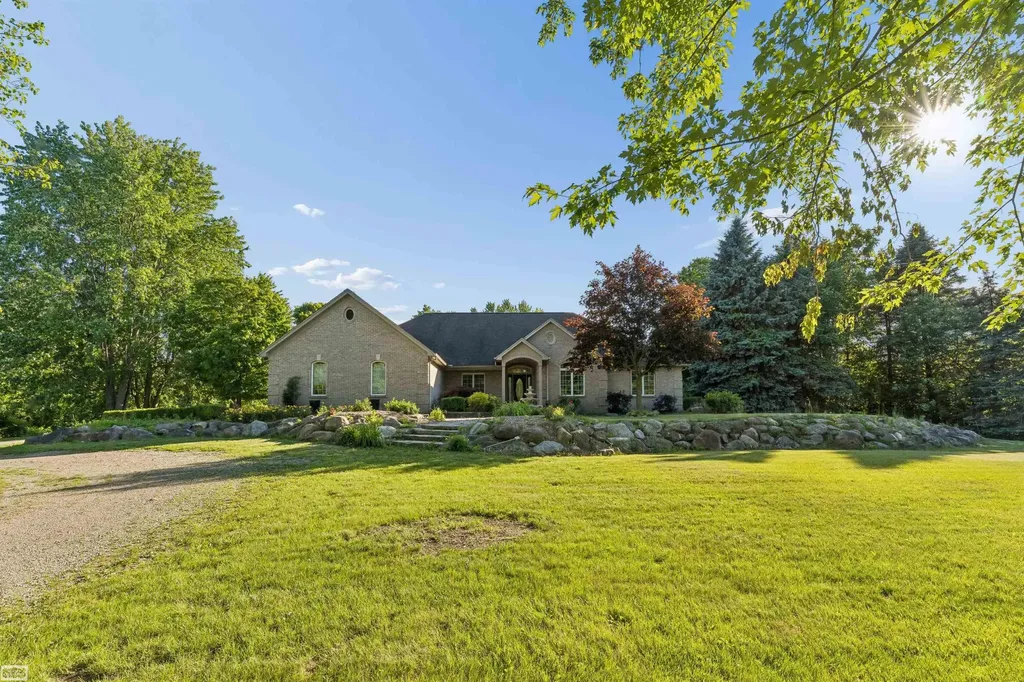 1902 Bauman Road Columbus Township MI 48063
